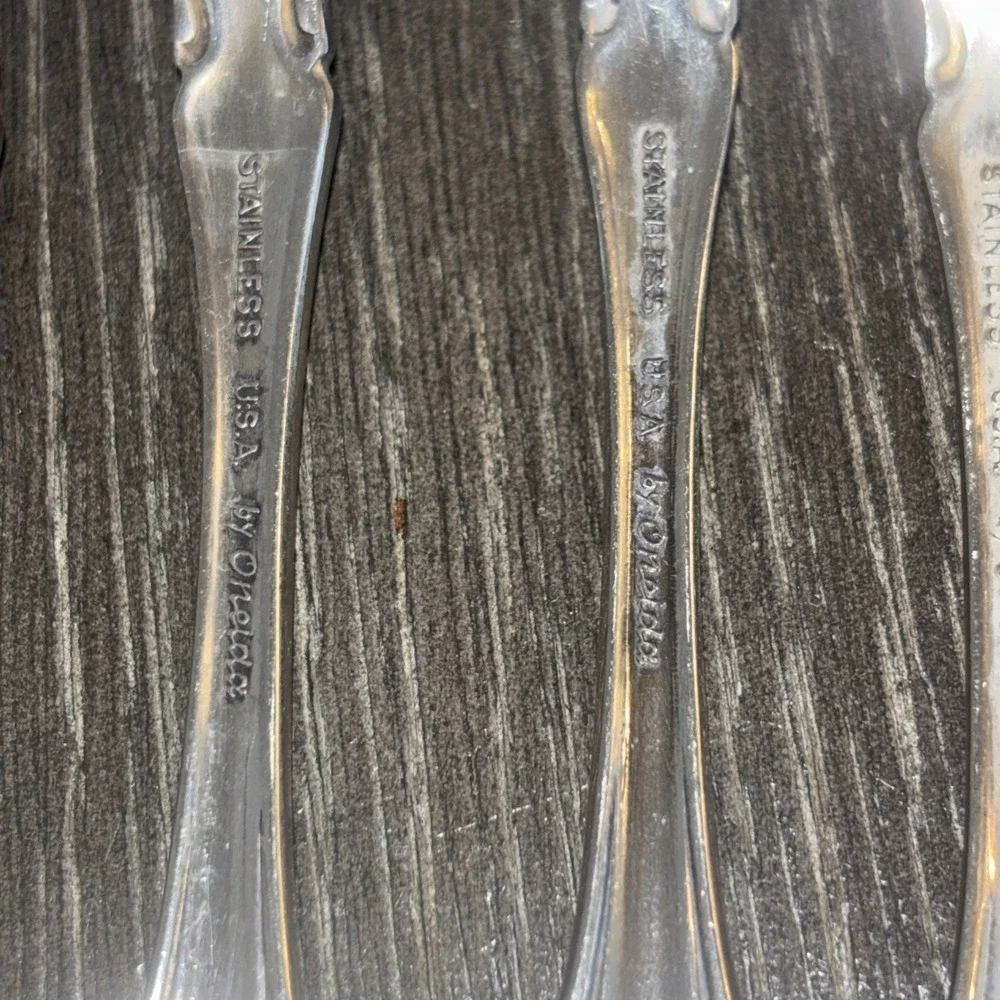 Oneida USA Stainless Raphael 3 Dinner Fork 7 1/2